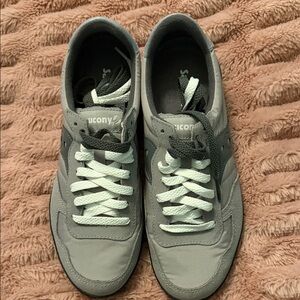 Saucony Women’s Gray and White Sneakers